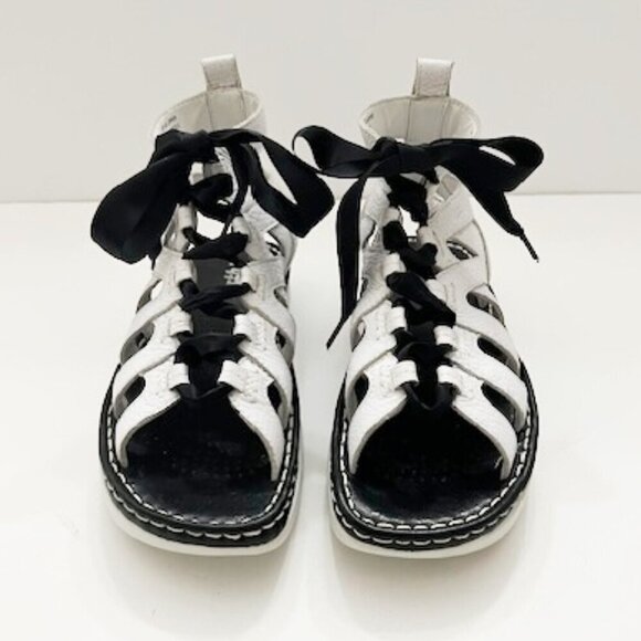 Earth Athena 2 White Leather Gladiator Sandals Black Ribbon Laces Women's 7B - Picture 2 of 6